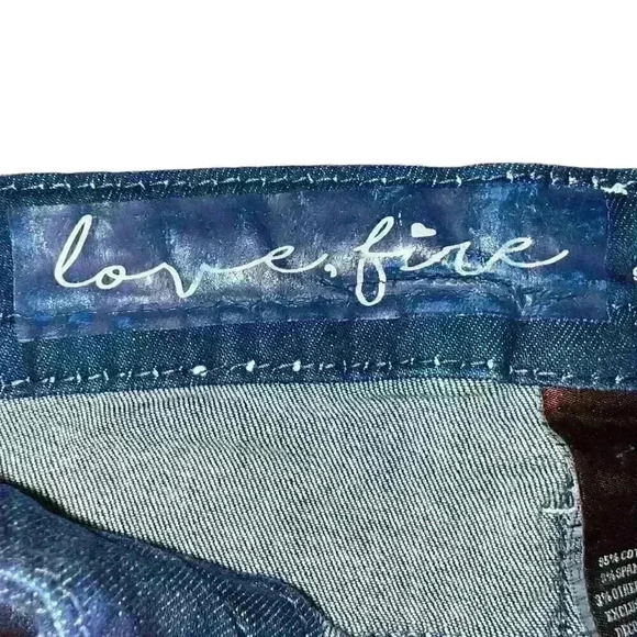 Love Fire Denim Size 6 Mid Rise Midi American Flag Shorts Patriotic Sequins - Picture 7 of 10